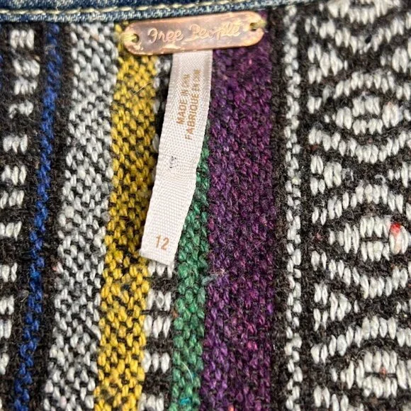 Free People Embroidered Distressed Denim Jean Jacket Womens Sz 12 BOHO Sthwstrn - Picture 11 of 11
